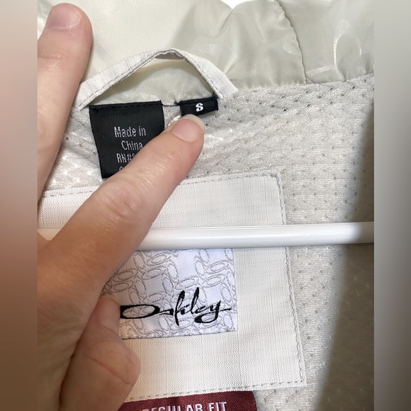 Women’s Oakley ski jacket shell. Small - Picture 3 of 8